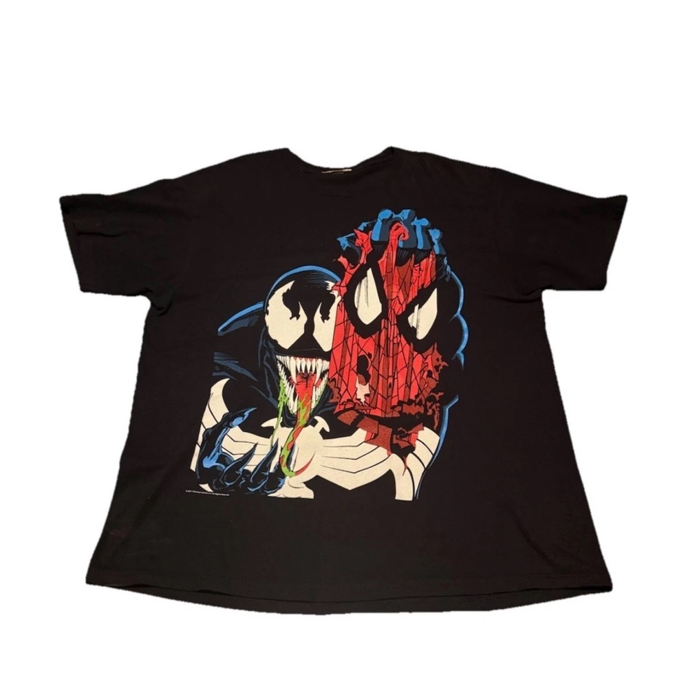 VENOM kills Spider-Man Graphic black shirt Marvel Modern VTG L-XL (NO TAG)